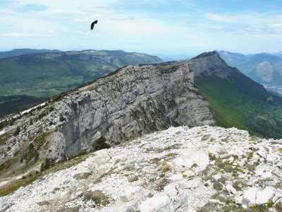 Du sommet, vue vers le nord et la barrire Est du Vercors jusqu'au Moucherotte