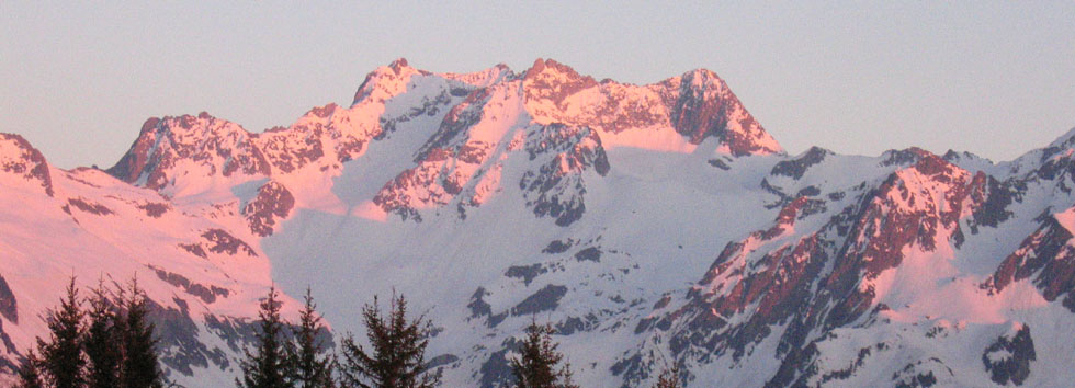 Le pic du frne (au centre gauche)