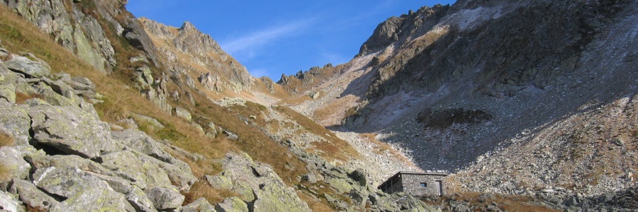 Le chalet et le col du Vay